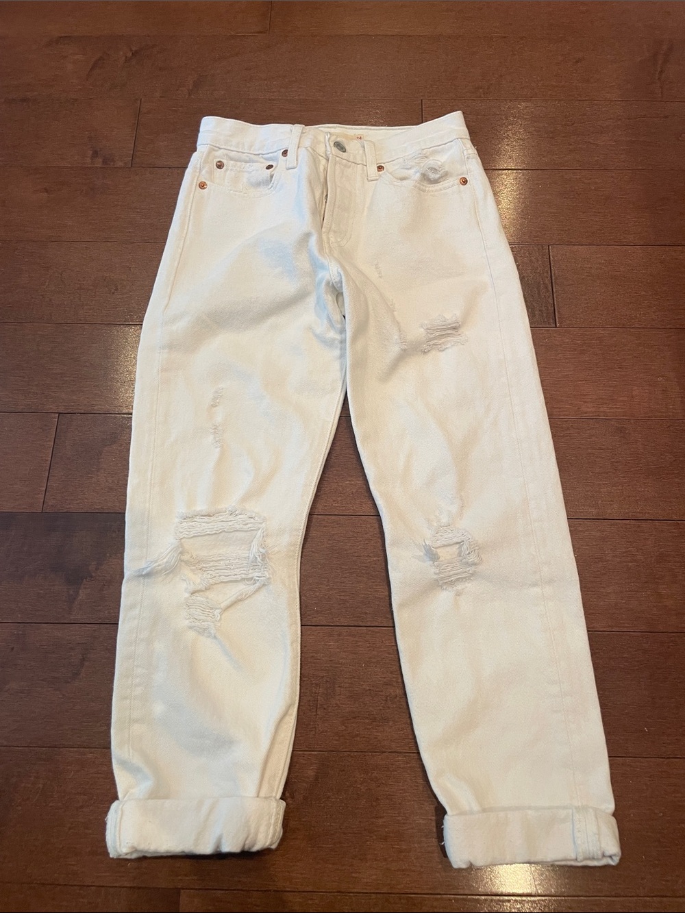 Women’s White Distressed Relaxed Jeans
